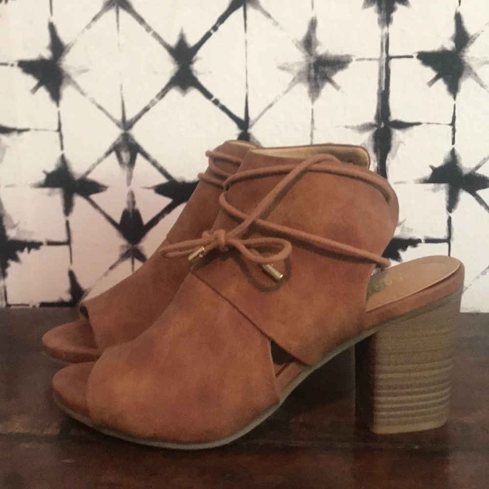 REACTION Kenneth Cole Best Hit Lace Up Heel - Picture 3 of 8